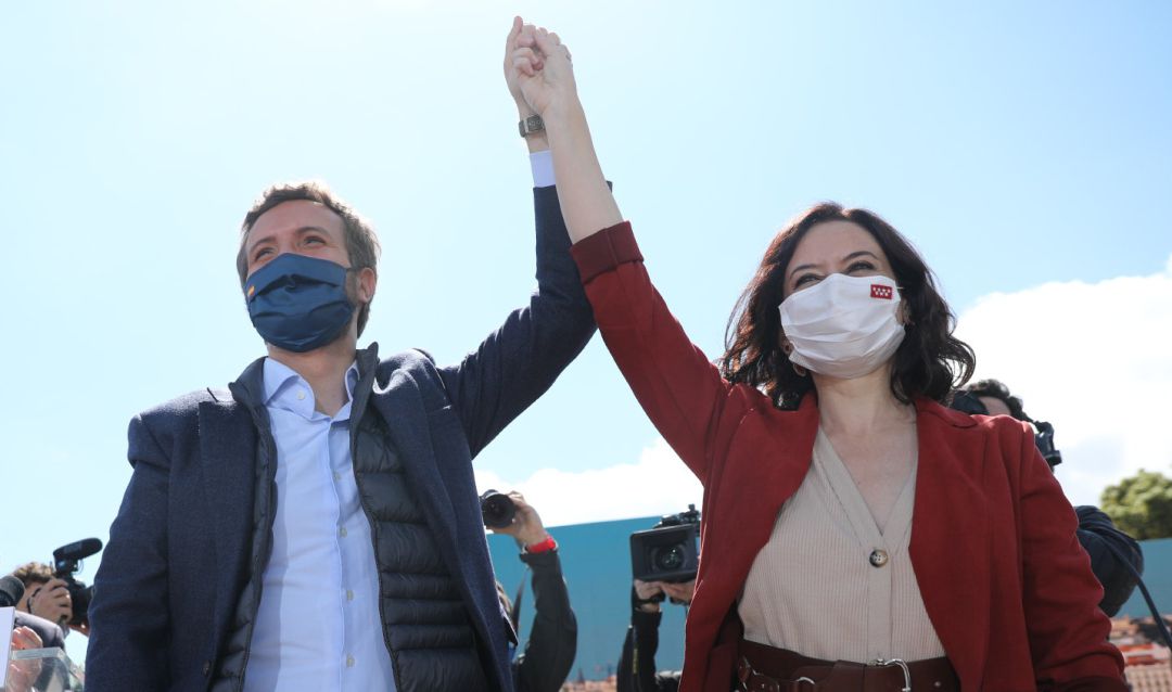 La presidenta de la Comunidad de Madrid y candidata a la reelección, Isabel Díaz Ayuso, junto al presidente del PP, Pablo Casado, durante un acto electoral en el Gran Parque Felipe VI de Majadahonda. La presidenta de la Comunidad de Madrid y candidata a la reelección, Isabel Díaz Ayuso, junto al presidente del PP, Pablo Casado, durante un acto electoral en el Gran Parque Felipe VI de Majadahonda.
