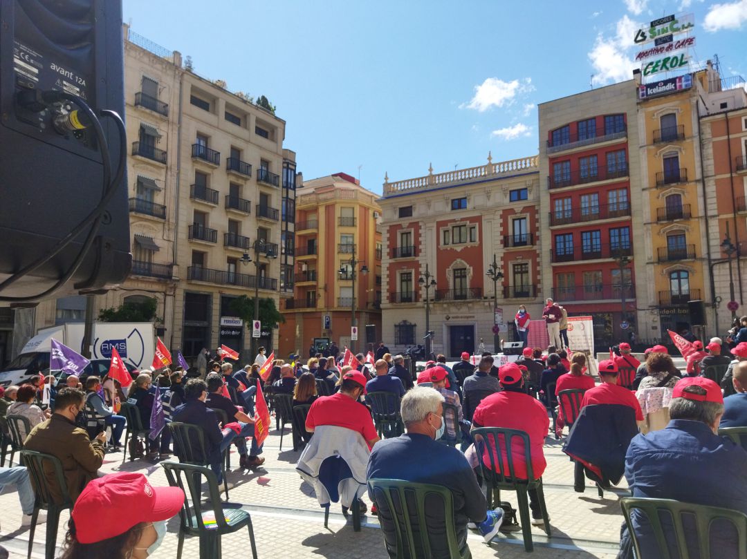 La Bandeja de la Plaza de España de Alcoy ha sido el punto de concentración de este Primero de Mayo. La Bandeja de la Plaza de España de Alcoy ha sido el punto de concentración de este Primero de Mayo.