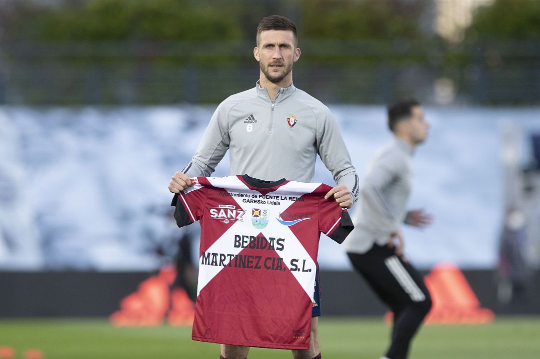 Oier y Osasuna homenajeando en Valdebebas a Santxo Lamberto jugador de 30 años del Garés fallecido esta semana mientras entrenaba Oier y Osasuna homenajeando en Valdebebas a Santxo Lamberto jugador de 30 años del Garés fallecido esta semana mientras entrenaba
