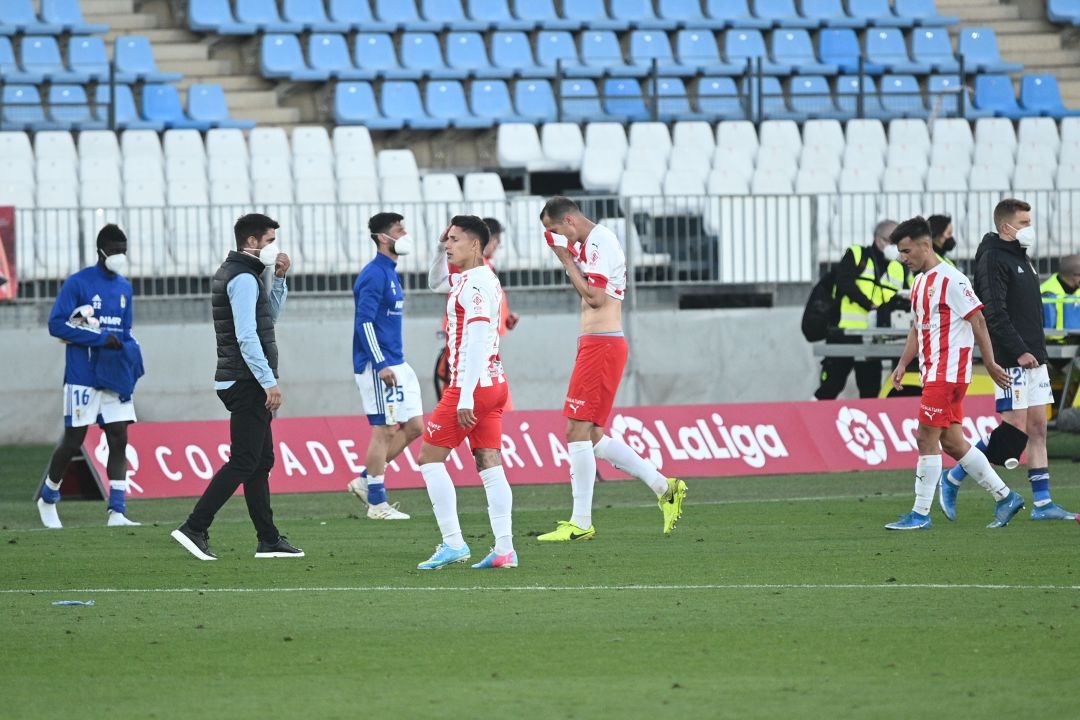 Decepción en un Almería que sigue sin levantar el ánimo. Decepción en un Almería que sigue sin levantar el ánimo.
