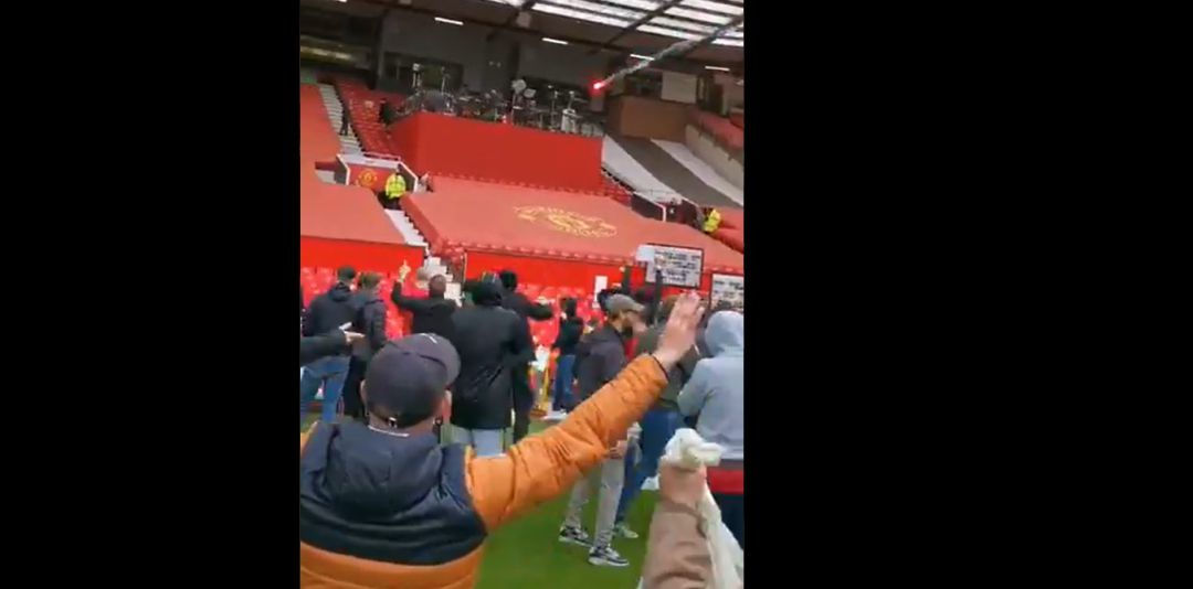 Aficionados del Manchester United invaden Old Trafford Aficionados del Manchester United invaden Old Trafford
