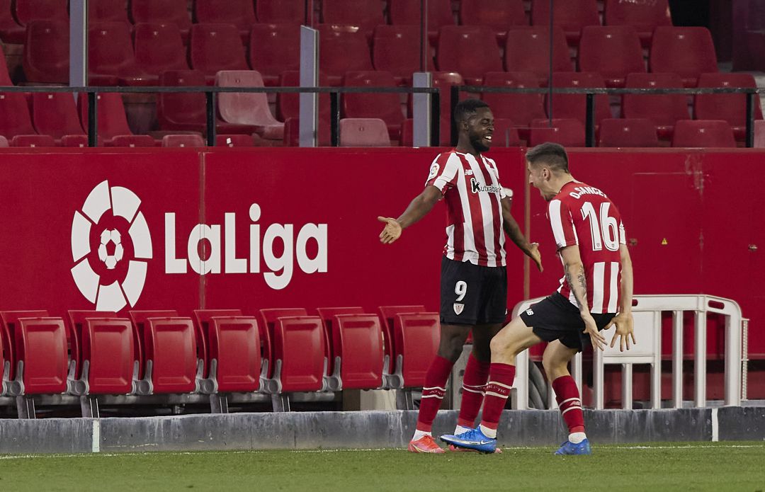 Iñaki Williams y Oihan Sancet celebran el gol de la victoria ante el Sevilla Iñaki Williams y Oihan Sancet celebran el gol de la victoria ante el Sevilla
