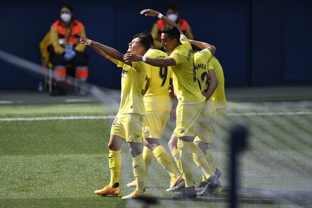 Yeremi Pino celebra con el resto del equipo el gol que le ha dado el triunfo al Villarreal Yeremi Pino celebra con el resto del equipo el gol que le ha dado el triunfo al Villarreal