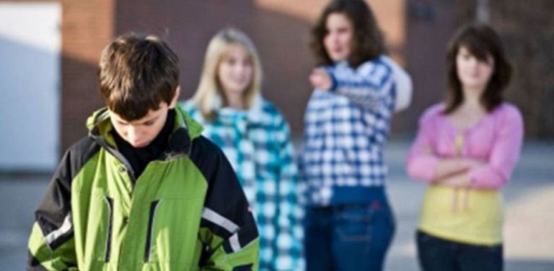 Manifiesto contra el acoso escolar en el pleno de Petrer Manifiesto contra el acoso escolar en el pleno de Petrer