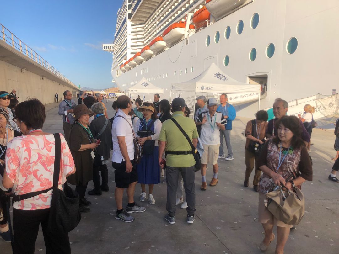 Imagen de archivo de turistas de crucero a su llegada a Ibiza Imagen de archivo de turistas de crucero a su llegada a Ibiza