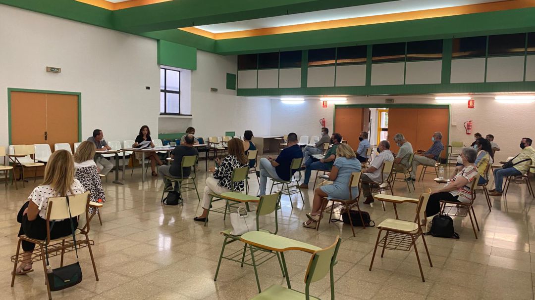 Asistentes a una de las reuniones en las que se ha consensuado el Reglamento de Participación Ciudadana. Asistentes a una de las reuniones en las que se ha consensuado el Reglamento de Participación Ciudadana.