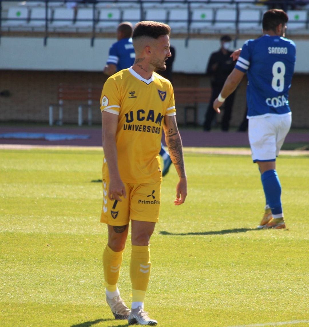 Javi Moreno en el partido ante el San Fernando Javi Moreno en el partido ante el San Fernando