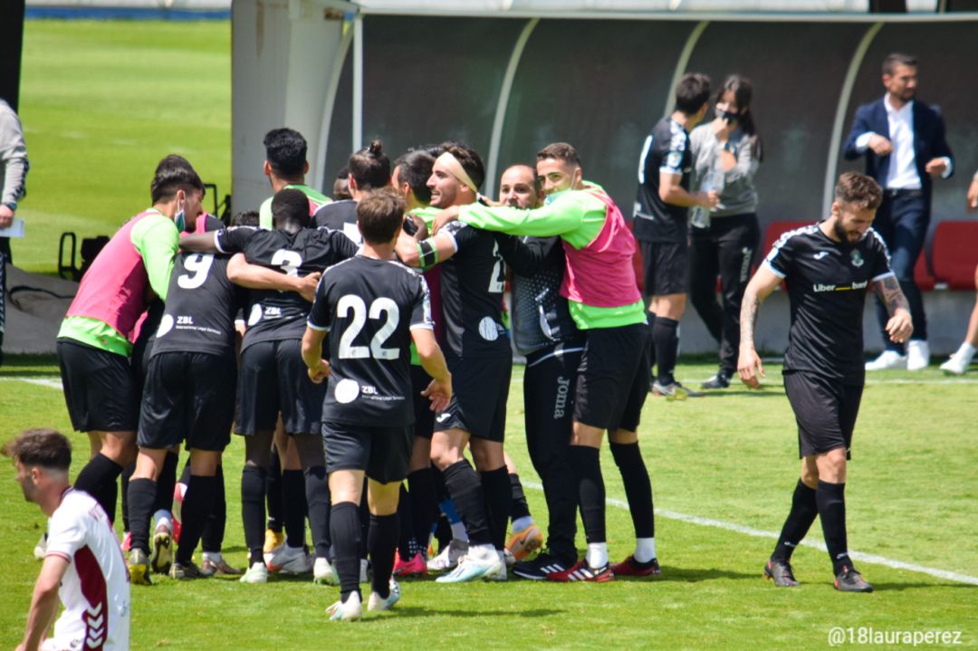 Jugadores del Toledo celebran el gol de Jaime Hoyuela Jugadores del Toledo celebran el gol de Jaime Hoyuela