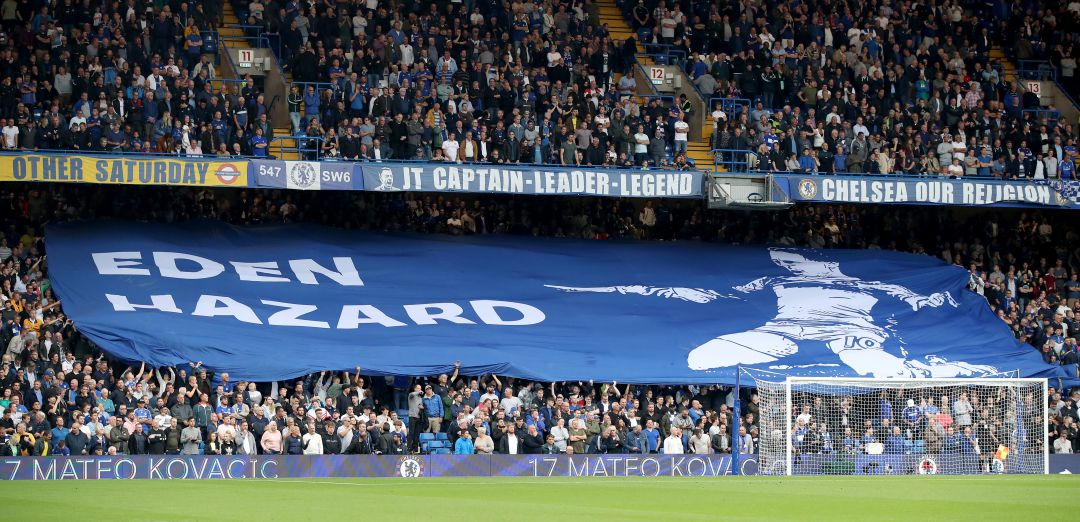 El tifo con el que los aficionados del Chelsea homenajearon a Eden Hazard en su último partido en Stamford Bridge El tifo con el que los aficionados del Chelsea homenajearon a Eden Hazard en su último partido en Stamford Bridge