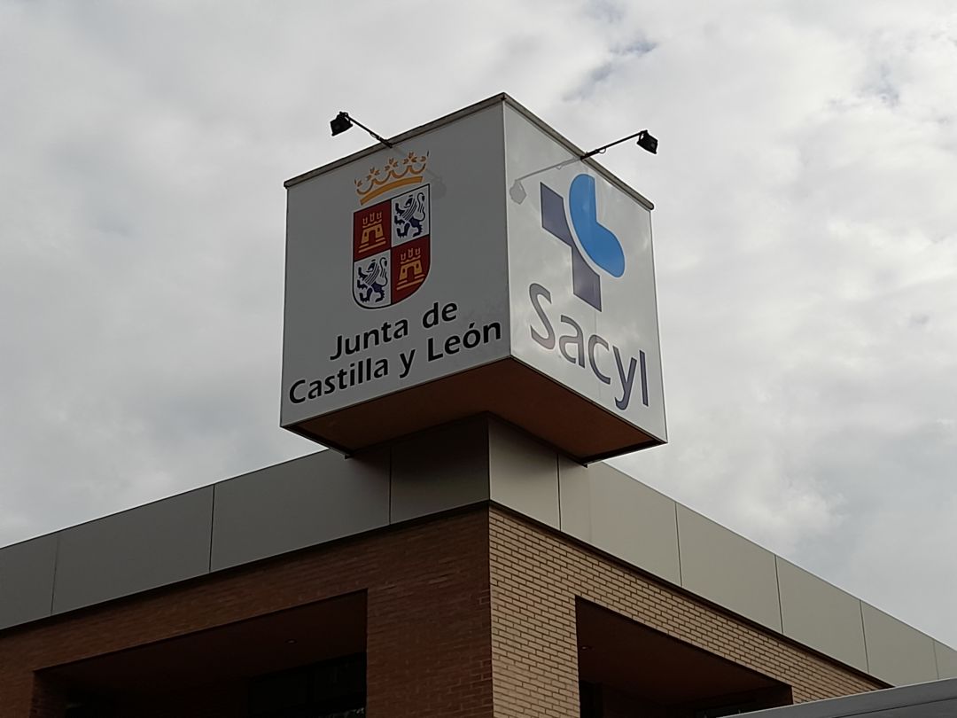 Y usted ¿qué opina de la atención sanitaria que recibe? Y usted ¿qué opina de la atención sanitaria que recibe?
