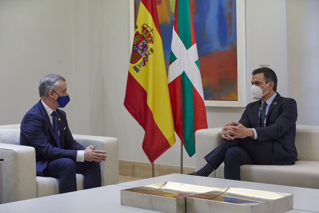 Urkullu con el presidente del Gobierno, Pedro Sánchz , en una imagen de archivo Urkullu con el presidente del Gobierno, Pedro Sánchz , en una imagen de archivo