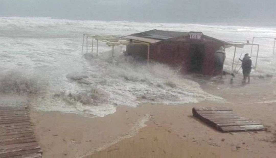 Efectos de un temporal en la playa de Daimús Efectos de un temporal en la playa de Daimús