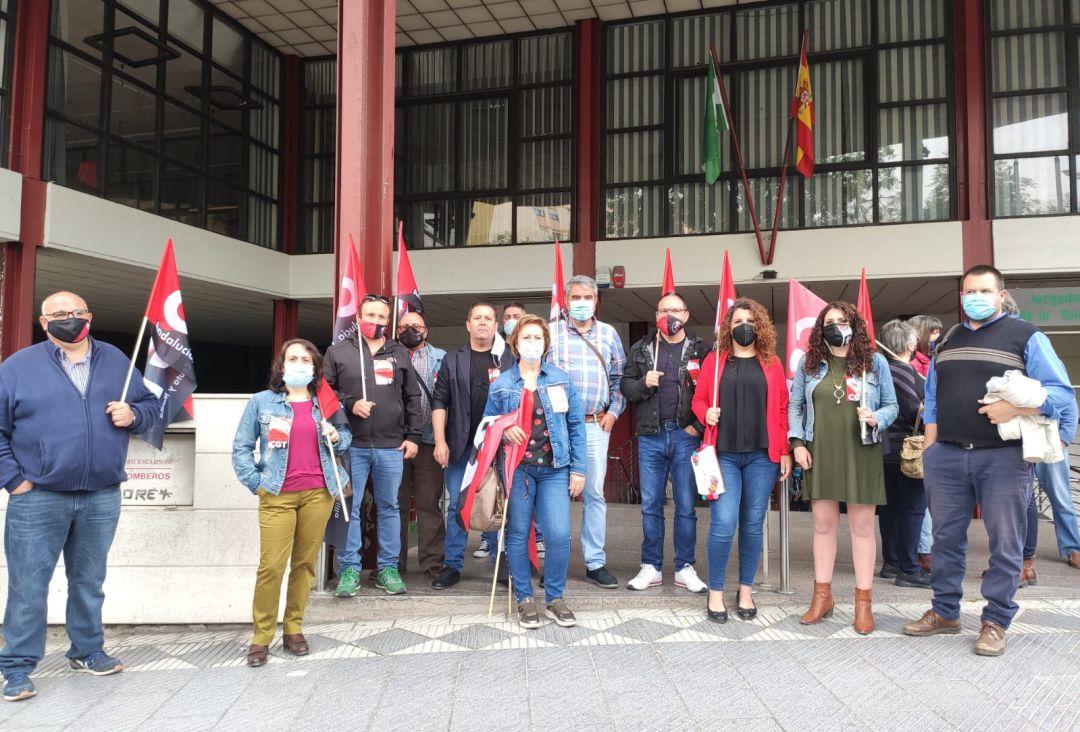 Ha habido concentración de CGT a las puertas del Juzgado de lo Social de Jaén capital Ha habido concentración de CGT a las puertas del Juzgado de lo Social de Jaén capital