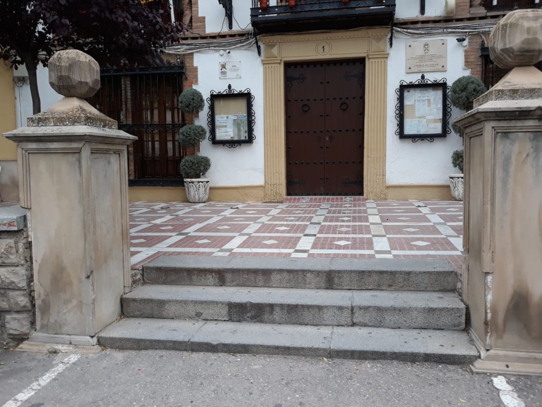 Puerta del Ayuntamiento de Jódar Puerta del Ayuntamiento de Jódar