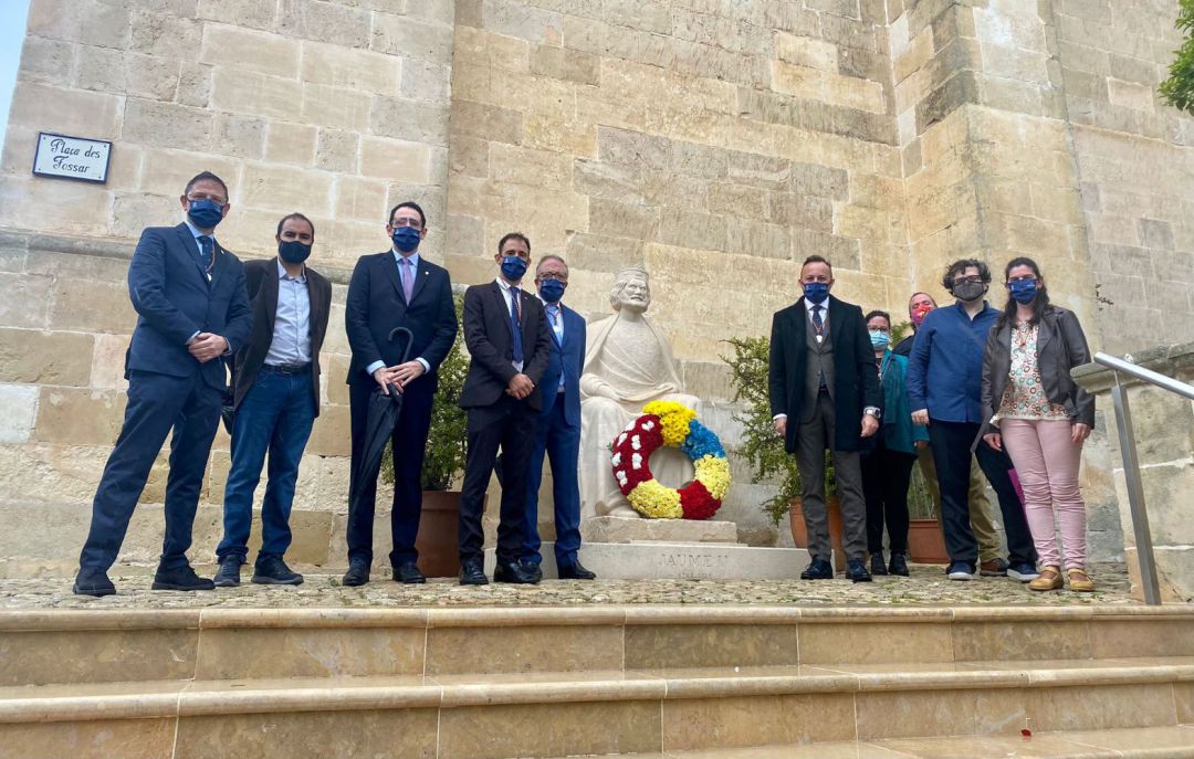 El regidors d'Alaior van honorar, un any més, al fundador del poble. El regidors d'Alaior van honorar, un any més, al fundador del poble.