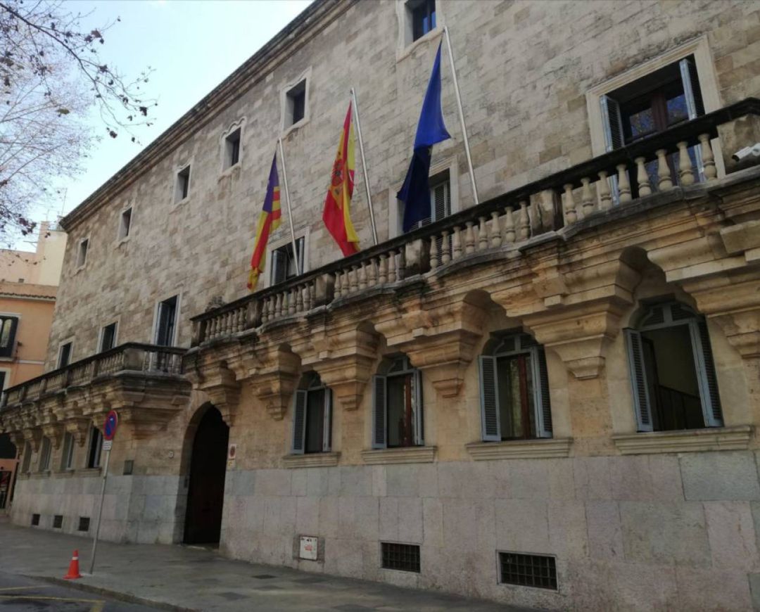 El fiscal demana set anys i mig de presó. El fiscal demana set anys i mig de presó.