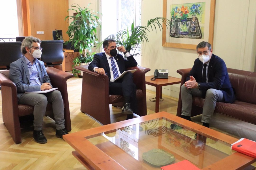 El alcalde de Murcia, José Antonio Serrano, en una reunión con el rector de la Universidad de Murcia, José Luján El alcalde de Murcia, José Antonio Serrano, en una reunión con el rector de la Universidad de Murcia, José Luján