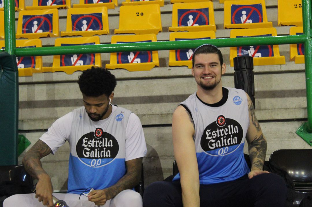 El COB regresa a los entrenamientos, preparando un partido muy importante el miércoles en el Pazo ante Huesca El COB regresa a los entrenamientos, preparando un partido muy importante el miércoles en el Pazo ante Huesca
