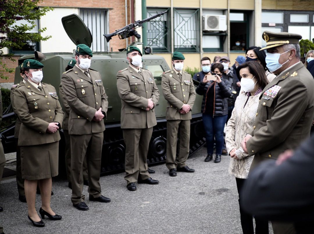 La ministra de Defensa, Margarita Robles, visita en el acuartelamiento de Aizoáin La ministra de Defensa, Margarita Robles, visita en el acuartelamiento de Aizoáin