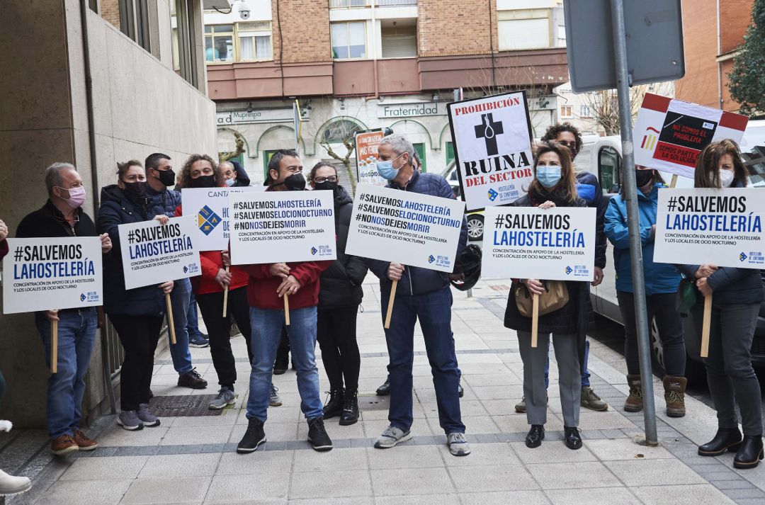 Una de las protestas protagonizadas por hosteleros cántabros. Una de las protestas protagonizadas por hosteleros cántabros.