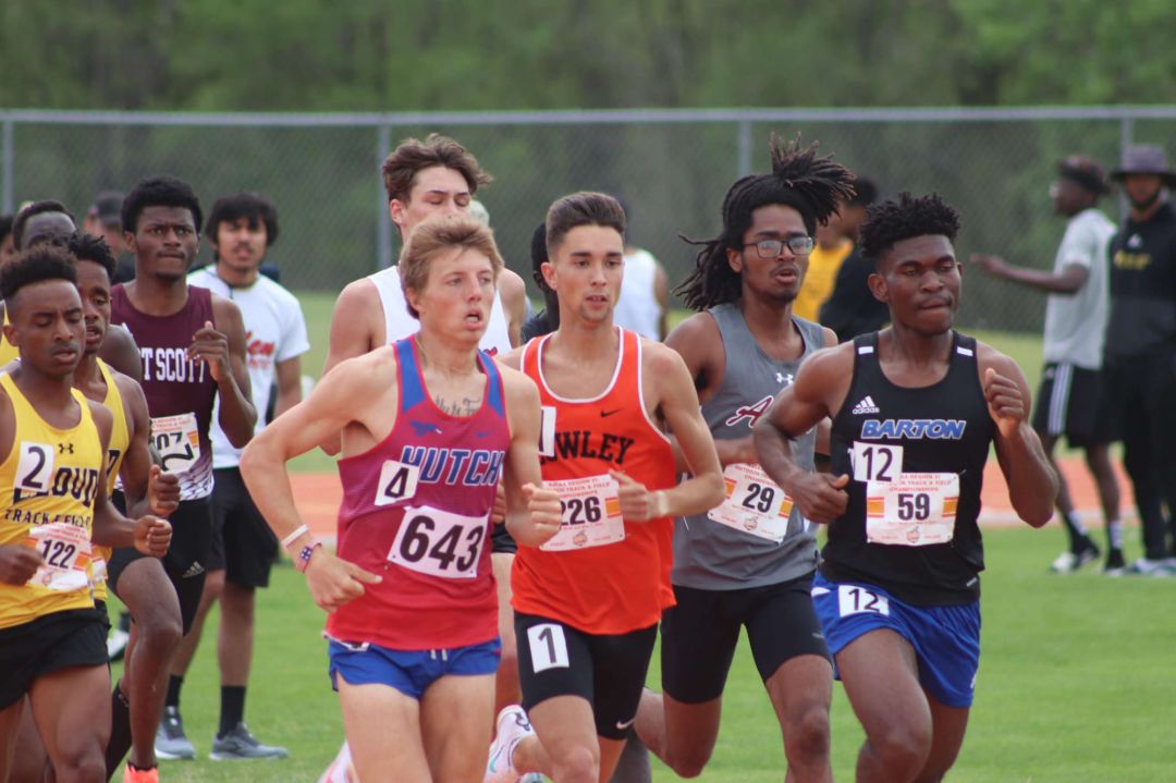 Adrían Díaz se corona campeón en los 1500 m de Kansas Adrían Díaz se corona campeón en los 1500 m de Kansas