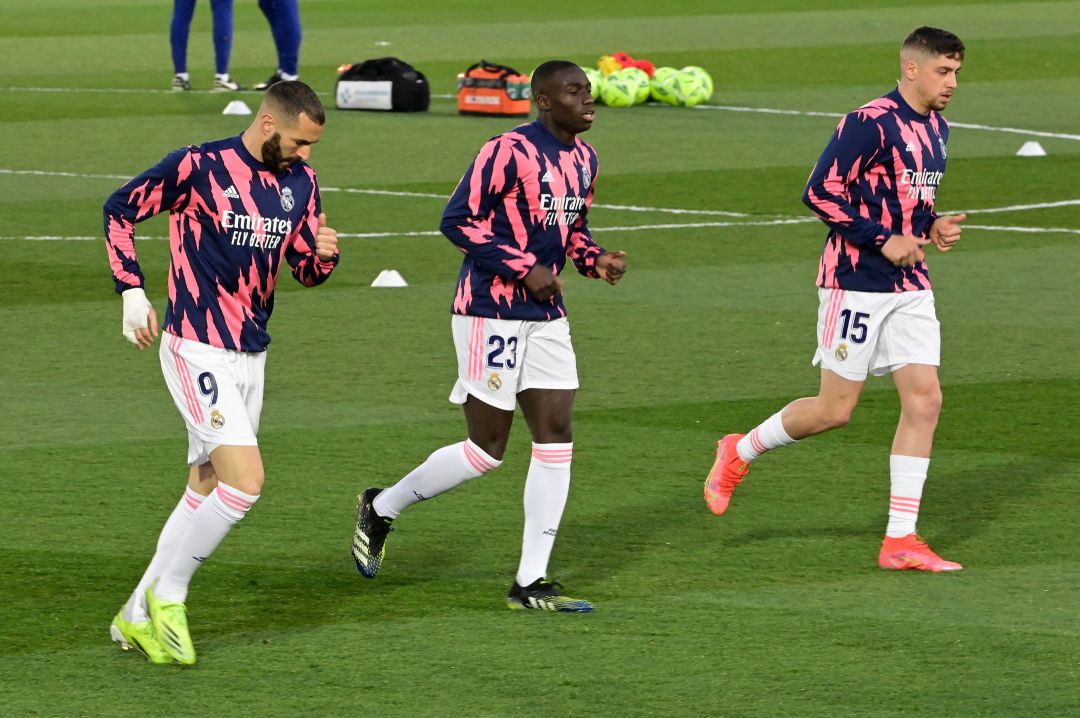 Benzema, Ferland Mendy y Fede Valverde, en un entrenamiento del Real Madrid Benzema, Ferland Mendy y Fede Valverde, en un entrenamiento del Real Madrid