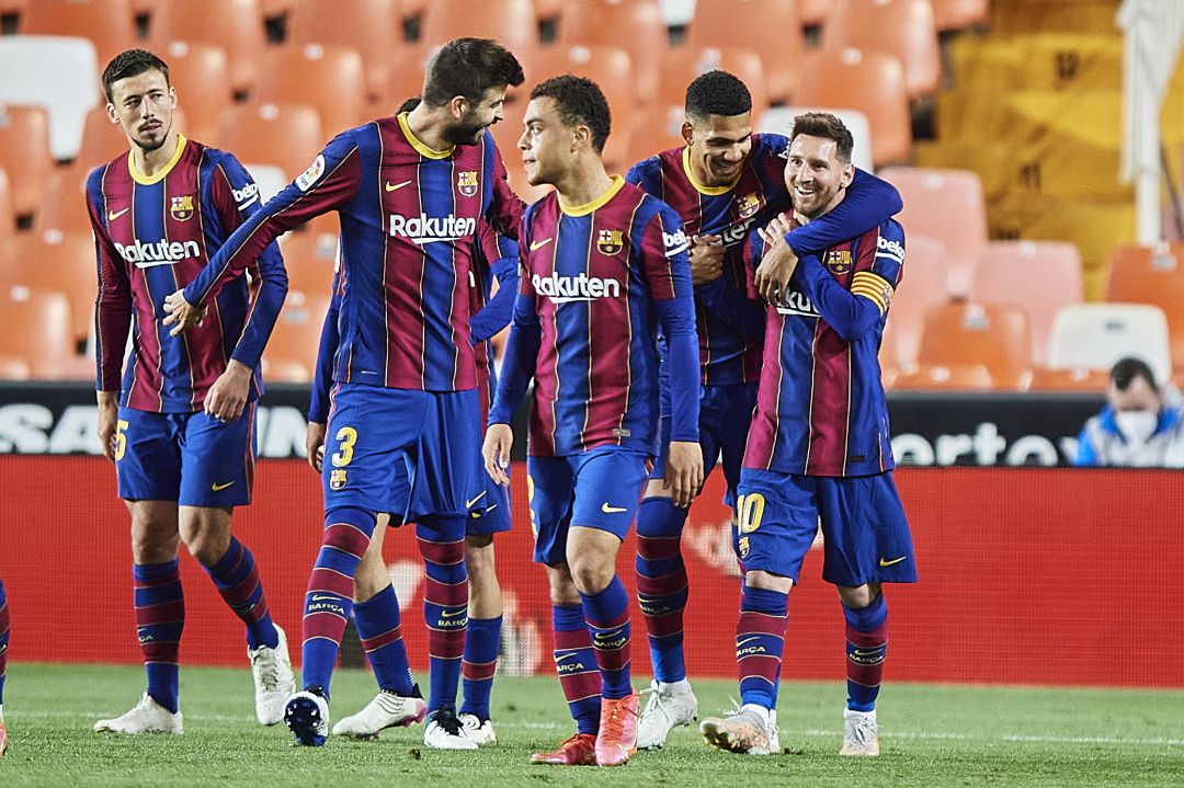 Jugadores del FC Barcelona, ante el Valencia en Liga. Jugadores del FC Barcelona, ante el Valencia en Liga.