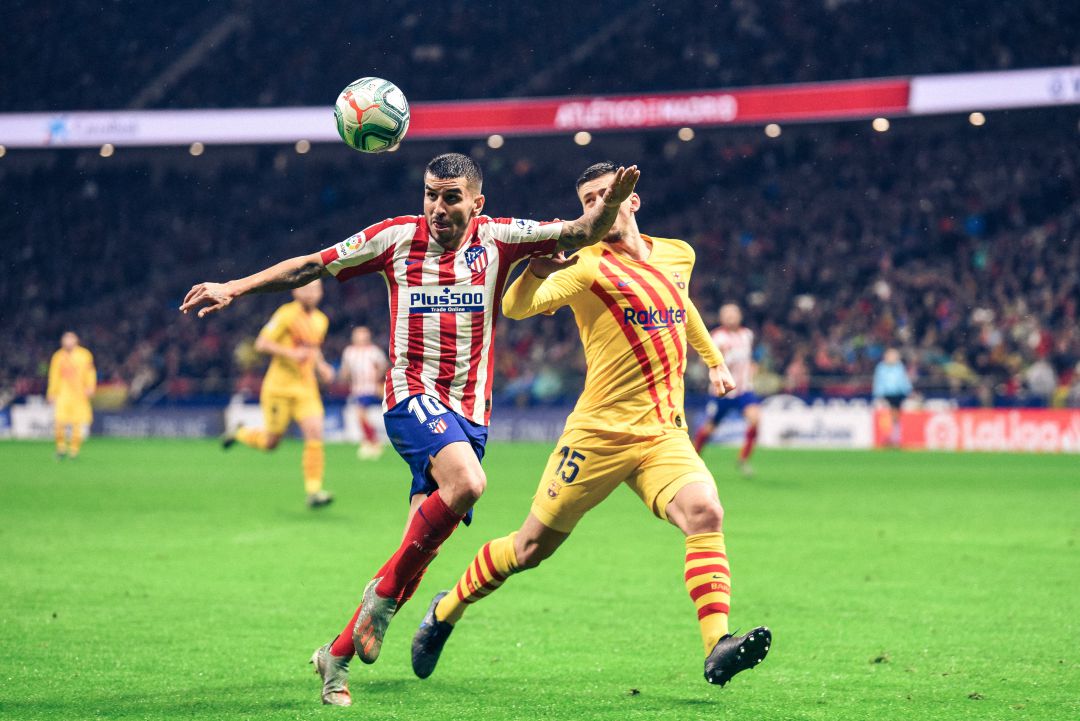 Correa, jugador del Atlético de Madrid en un partido contra el FC Barcelona. Correa, jugador del Atlético de Madrid en un partido contra el FC Barcelona.