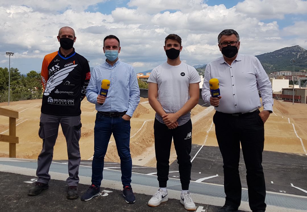 Invitados al programa desde la salida de la pista de BMX Alcoy Invitados al programa desde la salida de la pista de BMX Alcoy