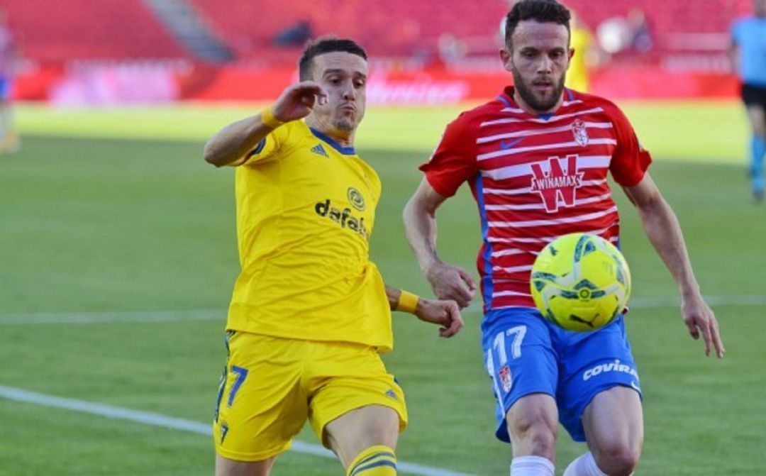 Salvi Sánchez se lesionó en el Granada CF - Cádiz CF Salvi Sánchez se lesionó en el Granada CF - Cádiz CF