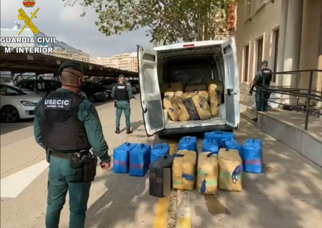 La Guardia Civil incauta cerca de 2.500 kilos de hachís en Vinaròs La Guardia Civil incauta cerca de 2.500 kilos de hachís en Vinaròs