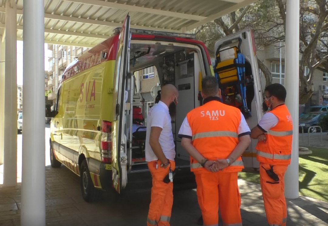 Ambulancia medicalizada y personal sanitario Ambulancia medicalizada y personal sanitario