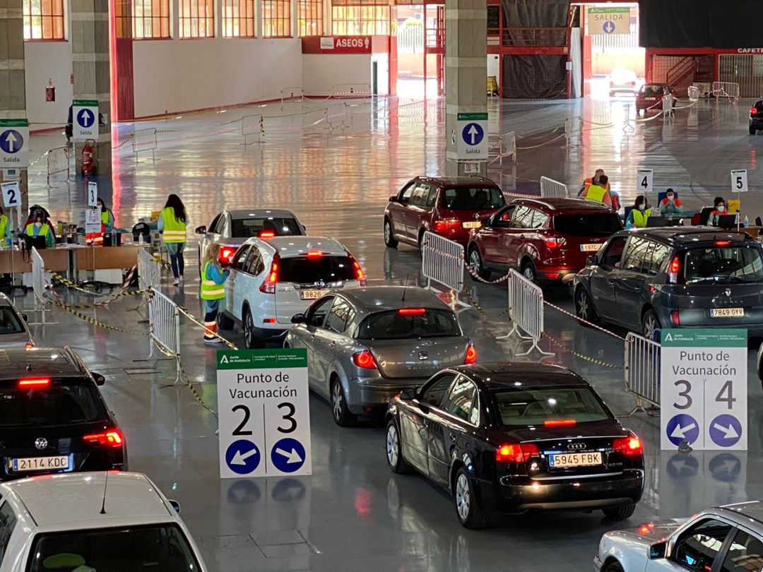 Vacunación masiva contra la covid en las instalaciones de la Feria de Muestras de Armilla-Granada (FERMASA) Vacunación masiva contra la covid en las instalaciones de la Feria de Muestras de Armilla-Granada (FERMASA)