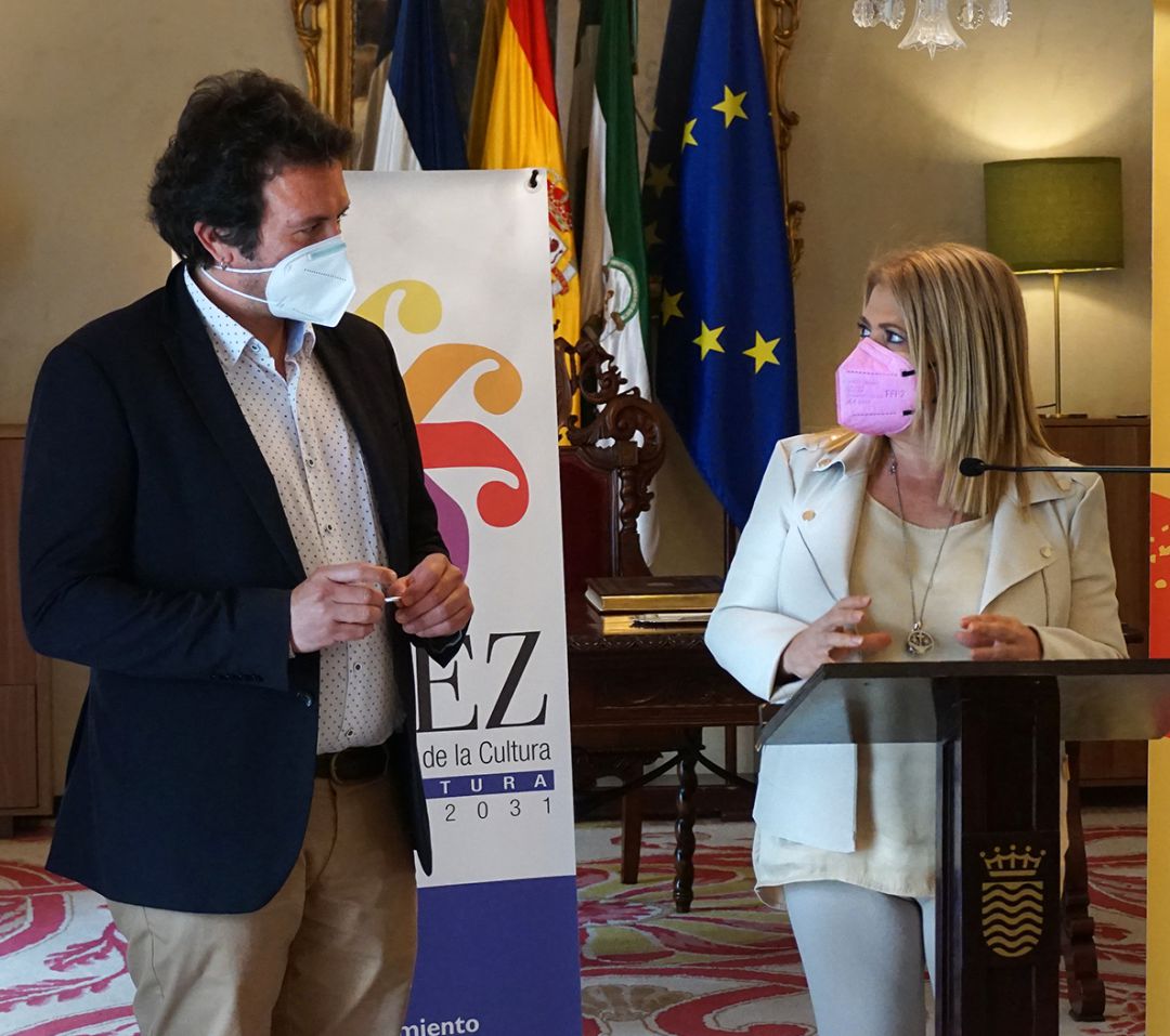 Mamen Sánchez junto al alcalde de Cádiz este lunes en rueda de prensa Mamen Sánchez junto al alcalde de Cádiz este lunes en rueda de prensa