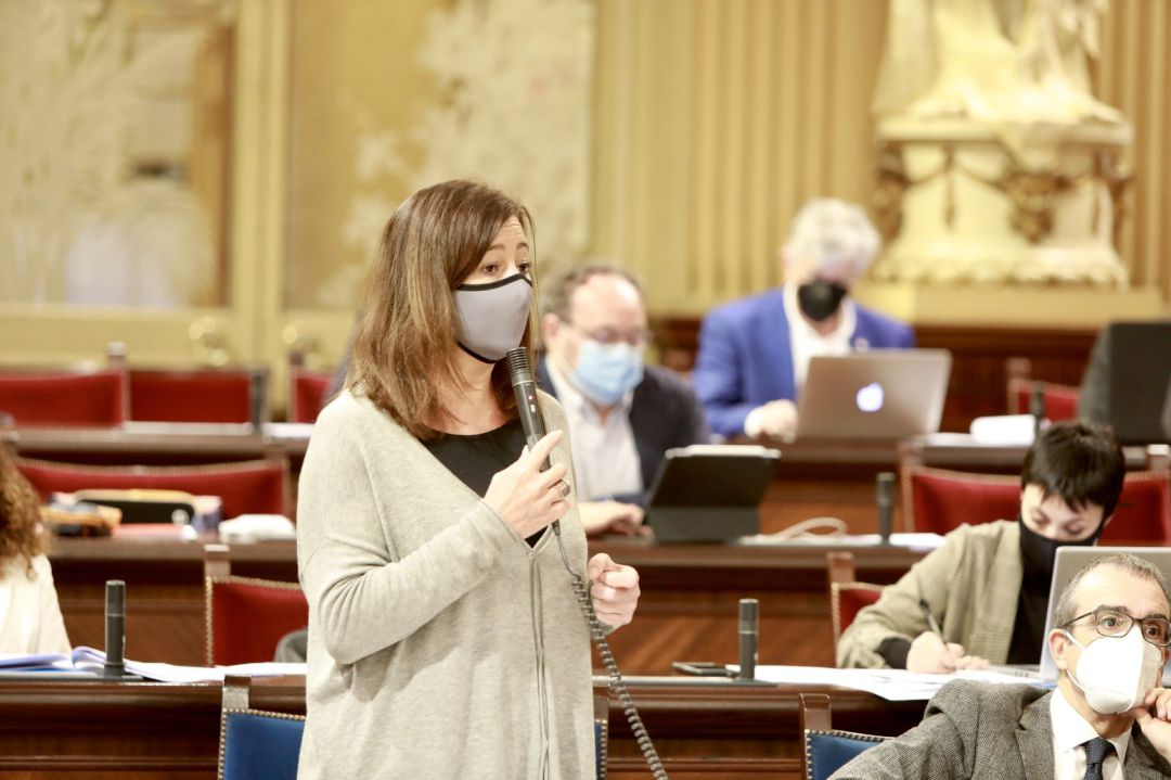 Archivo - La presidenta del Govern balear, Francina Armengol, durante una intervención en el Parlament. Archivo - La presidenta del Govern balear, Francina Armengol, durante una intervención en el Parlament.