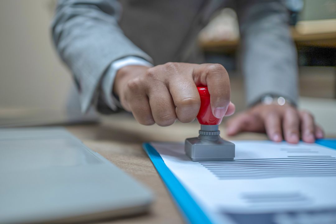 La Comunidad convocará casi 2.000 plazas para hacer fijos a 5 de cada 6 interinos de la administración La Comunidad convocará casi 2.000 plazas para hacer fijos a 5 de cada 6 interinos de la administración