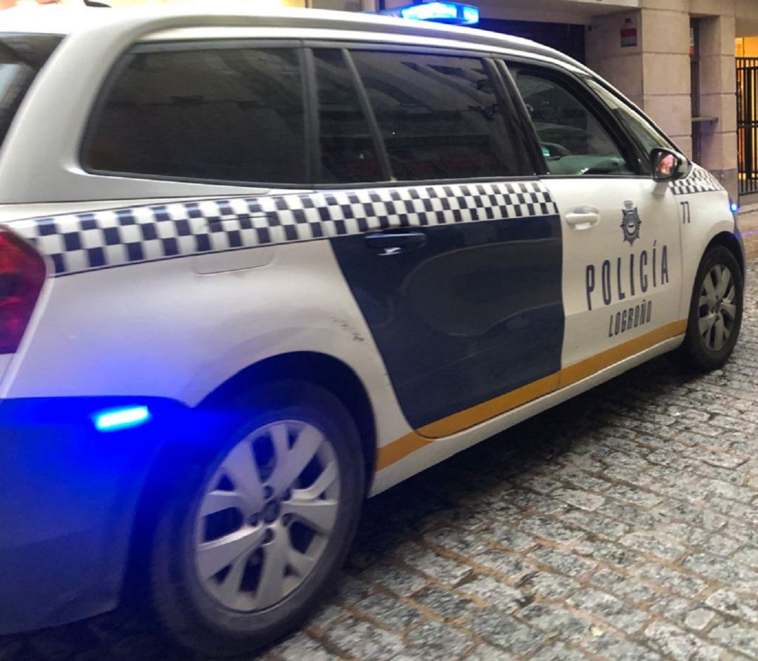 ARCHIVO. Coche de la Policía Local de Logroño. ARCHIVO. Coche de la Policía Local de Logroño.