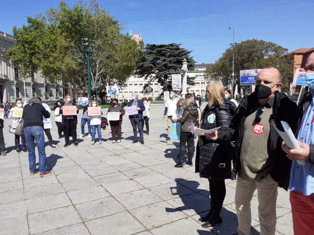 Concentración de auxiliares sanitarios de la Diputación de Valladolid Concentración de auxiliares sanitarios de la Diputación de Valladolid