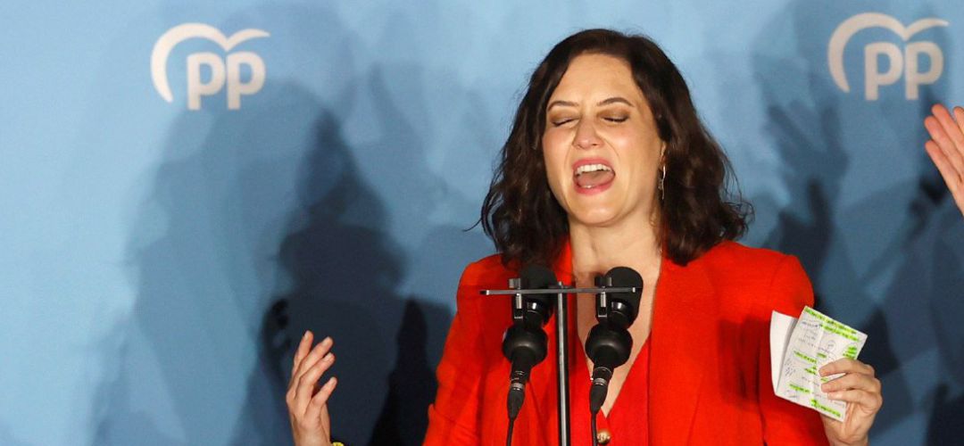 La presidenta de la Comunidad de Madrid y candidata por el Partido Popular a la reelección, Isabel Díaz Ayuso, habla a los simpatizantes desde el balcón de la sede del partido en la calle Génova al conocer los resultados electorales tras los comicios autonómicos madrileños La presidenta de la Comunidad de Madrid y candidata por el Partido Popular a la reelección, Isabel Díaz Ayuso, habla a los simpatizantes desde el balcón de la sede del partido en la calle Génova al conocer los resultados electorales tras los comicios autonómicos madrileños
