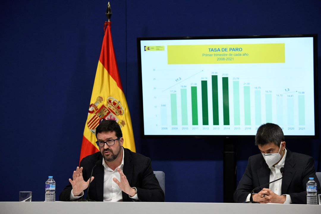 Los secretarios de Estado de Empleo y de Seguridad Social, Joaquín Pérez Rey (i) e Israel Arroyo, respectivamente, durante la presentación este miércoles en Madrid de los datos de paro registrado y de afiliación a la Seguridad Social. Los secretarios de Estado de Empleo y de Seguridad Social, Joaquín Pérez Rey (i) e Israel Arroyo, respectivamente, durante la presentación este miércoles en Madrid de los datos de paro registrado y de afiliación a la Seguridad Social.