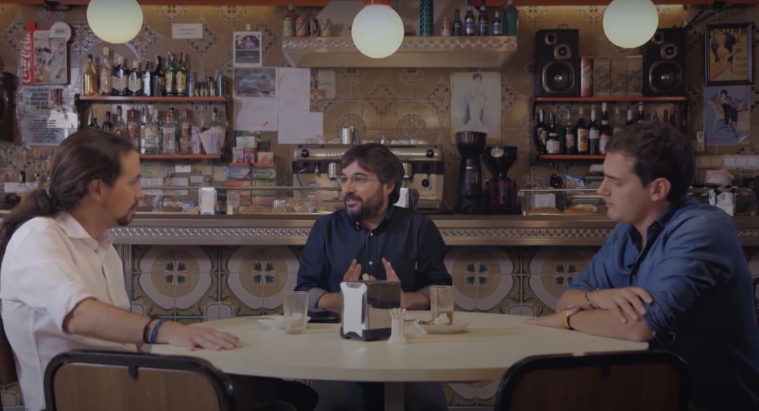 Jordi Évole entrevista a Pablo Iglesias y Albert Rivera en 2015. Jordi Évole entrevista a Pablo Iglesias y Albert Rivera en 2015.