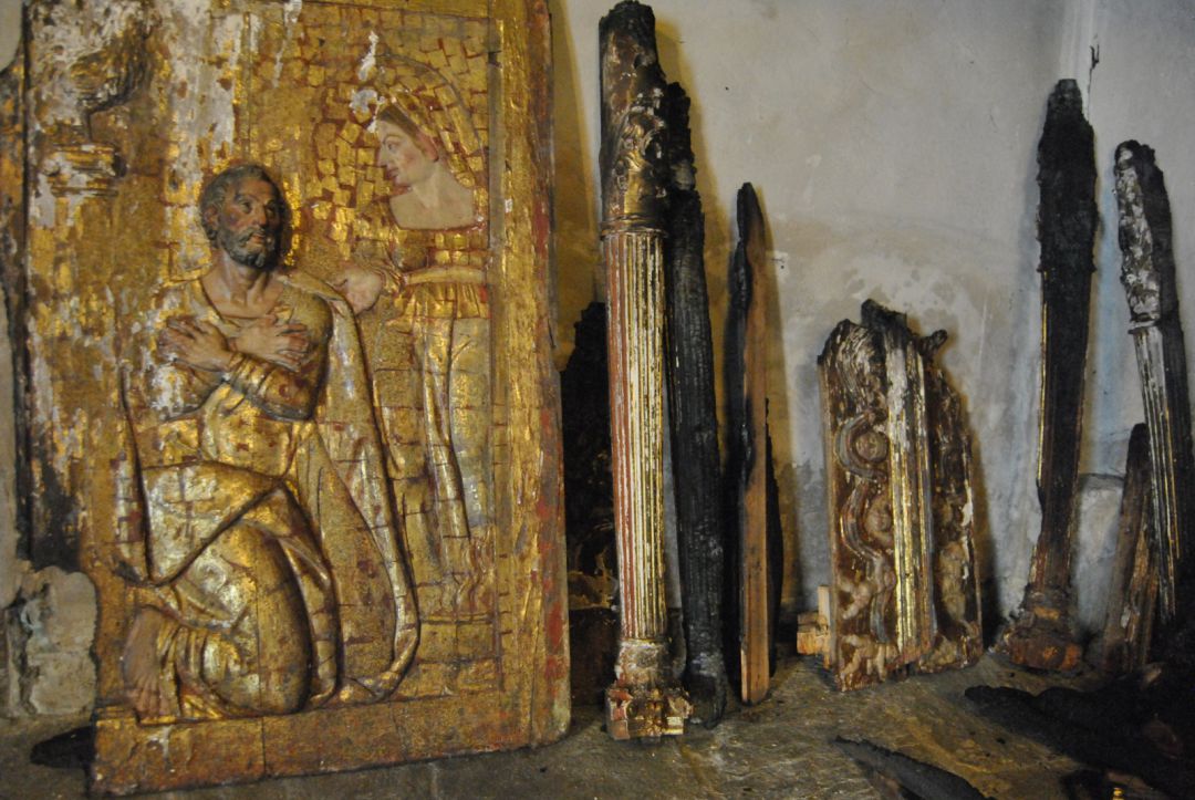 Elementos dañados y retirados del retablo Elementos dañados y retirados del retablo