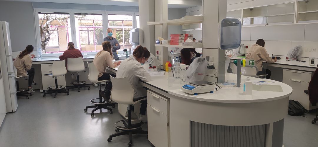 Laboratoio de la Facultad de Ciencias de la Salud de la UBU Laboratoio de la Facultad de Ciencias de la Salud de la UBU