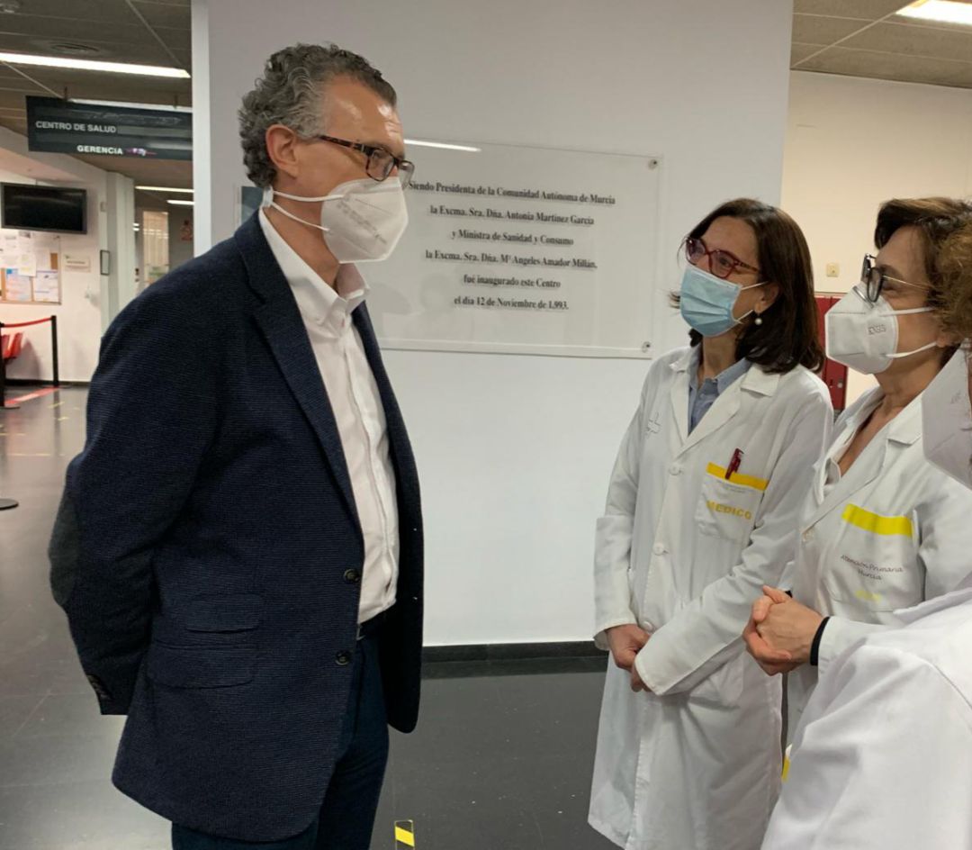 Pedreño durante una visita al centro de salud de San Andrés (Murcia) Pedreño durante una visita al centro de salud de San Andrés (Murcia)