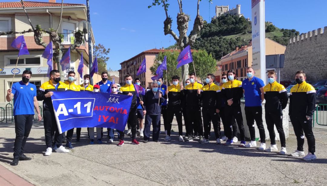 La expedición del BlasGon y CERES Villa de Aranda muestra su apoyo a la reivindicación de la Plataforma A11 Pasos en su trayecto hacía Valladolid La expedición del BlasGon y CERES Villa de Aranda muestra su apoyo a la reivindicación de la Plataforma A11 Pasos en su trayecto hacía Valladolid