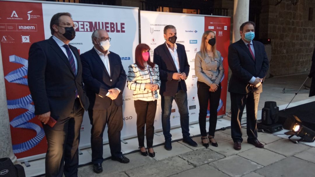 El director del Festival junto a la alcaldesa de Úbeda y patrocinadores El director del Festival junto a la alcaldesa de Úbeda y patrocinadores