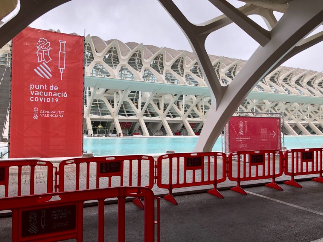 La Ciudad de las Artes y las Ciencias es uno de los cuatro 'vacunódromos' habilitados en la Comunitat La Ciudad de las Artes y las Ciencias es uno de los cuatro 'vacunódromos' habilitados en la Comunitat