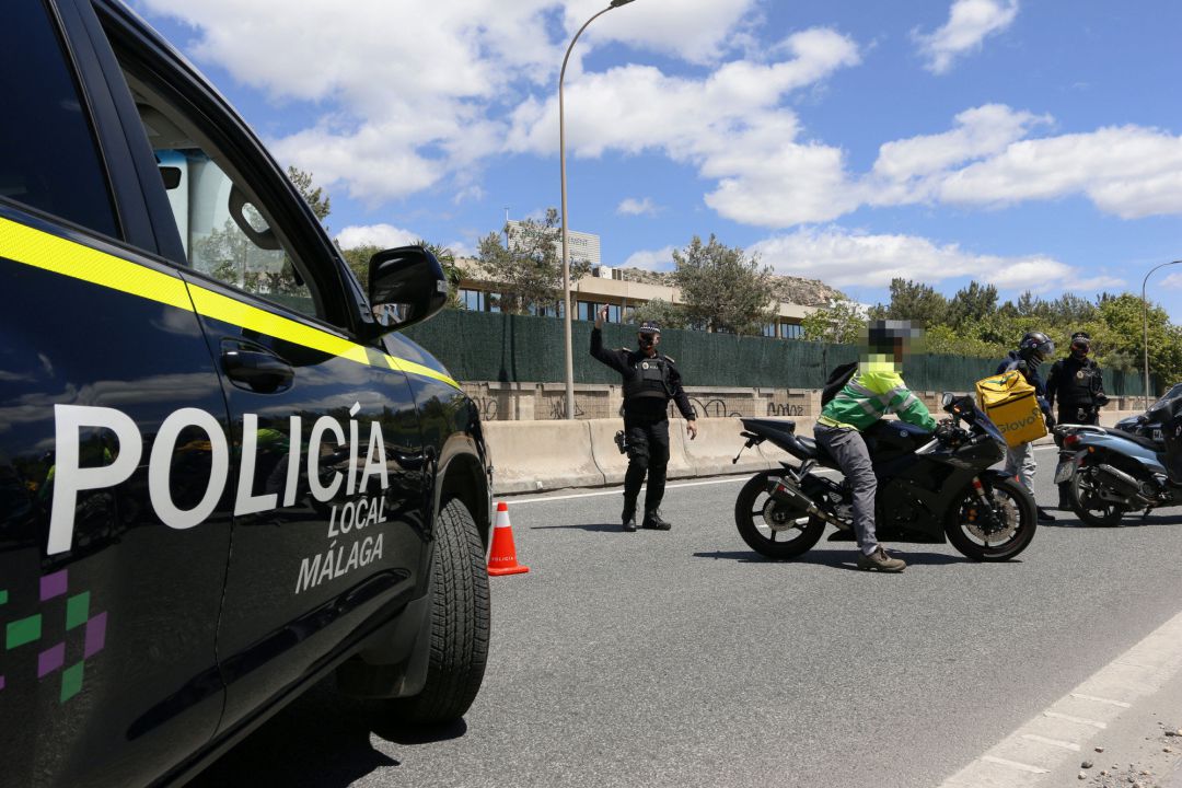 Policía Local de Málaga en un control en la capital Policía Local de Málaga en un control en la capital