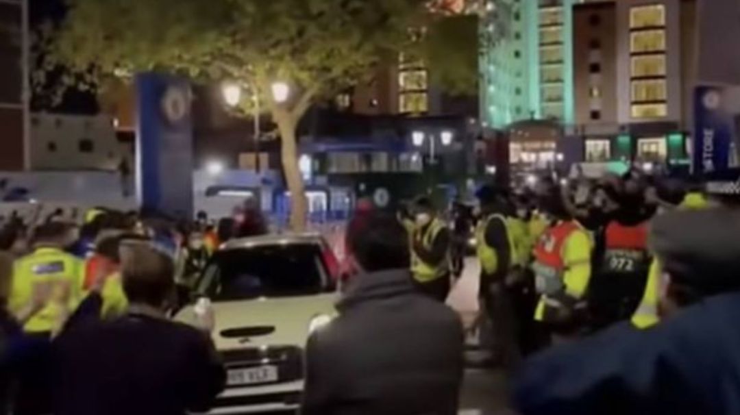 Así abandonó Kanté el estadio del Chelsea Así abandonó Kanté el estadio del Chelsea
