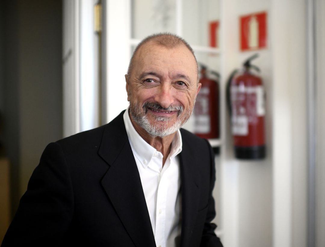 "Formulario para ofendidos": Pérez-Reverte es criticado por haberse vacunado y su respuesta se hace viral. "Formulario para ofendidos": Pérez-Reverte es criticado por haberse vacunado y su respuesta se hace viral.